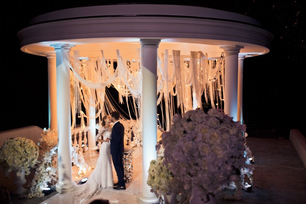 Анна и Иван с радостью поддержали идею сделать ее необычной и завораживающей, без регистратора и классического оркестра. 