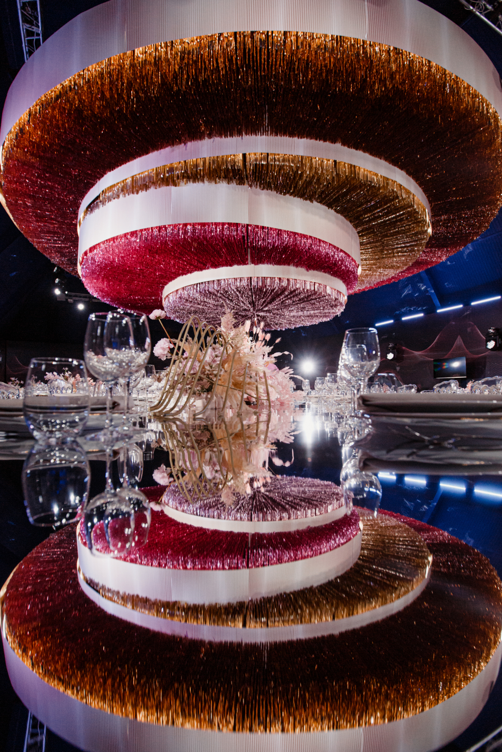 Люстра диаметром 14 метров!