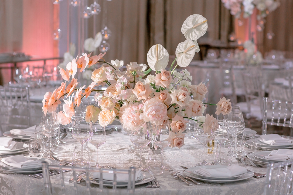 Оформление гостевых столов на свадьбе Кати и Алана