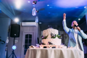 Торт с элементами лаванды