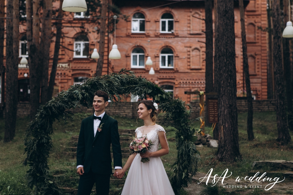 Никита & Лида (24.08.2018)
Дата - 24 августа 2018 года.
Локация - загородный клуб «Лесная Поляна».
