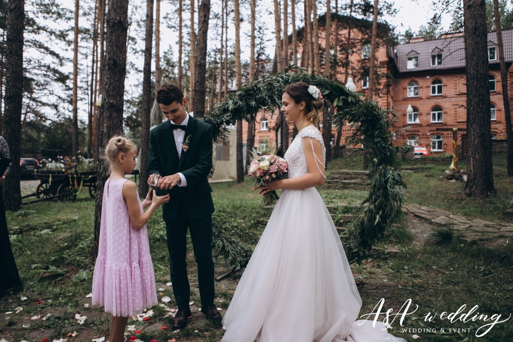 Никита & Лида (24.08.2018)
Дата - 24 августа 2018 года.
Локация - загородный клуб «Лесная Поляна».