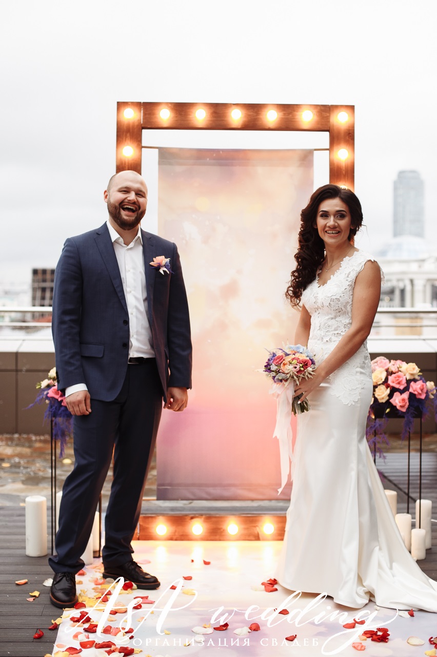 Сергей & Екатерина.
Дата - 29 сентября 2017 года.
Локация - отель "TENET".