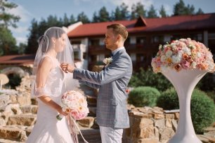 Момент нежности на выездной церемонии