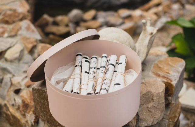 welcome-зона на свадьбе, газеты про молодоженов, организатор DOMM WEDDING