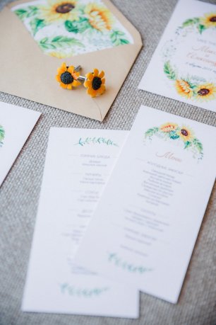 Солнечная свадьба двух подсолнухов