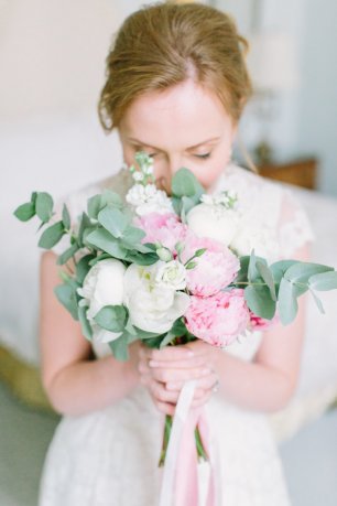 Букет невесты из пионов