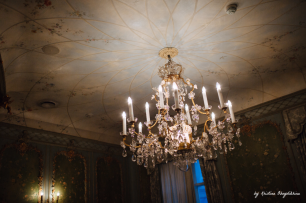 Очень красивая люстра в декоре