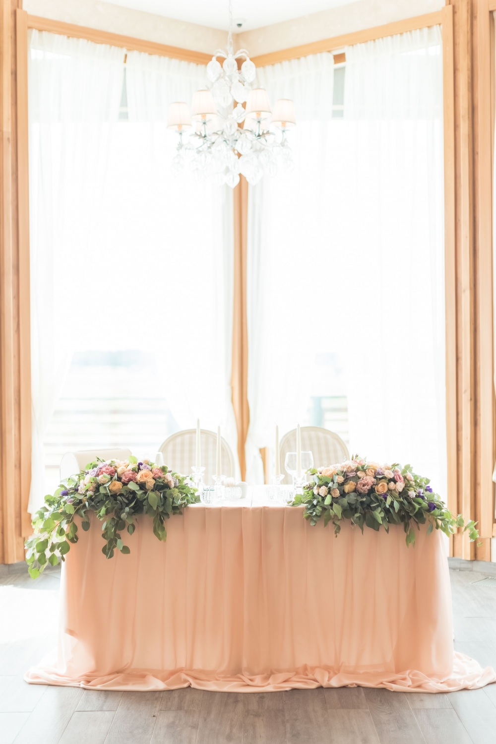 персиковое оформление зала для свадьбы