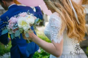 Розовый букет пионов