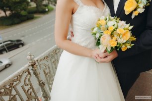 Букет невесты на лимонной свадьбе