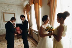 Невеста со свидетельницей, жених со свидетелем