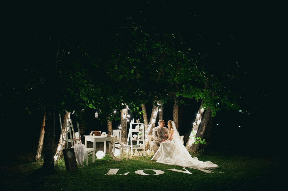 Вечер, свет фонарей и нежная любовная история