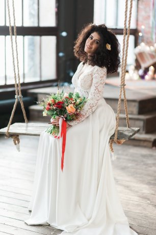 Невеста на качелях