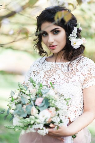 Цветы в прическе