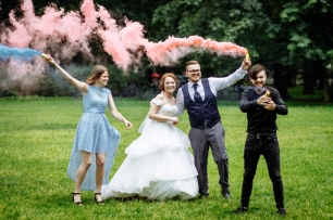 Прогулка c цветным дымом