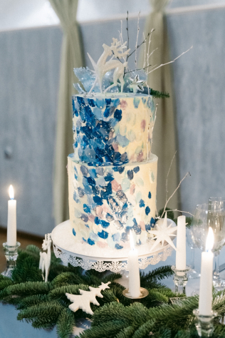 романтичная зимняя свадьба, зимний свадебный  торт, организатор SERENADA-СТУДИЯ СВАДЕБ