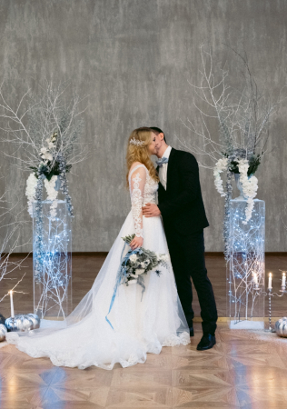 зимняя свадьба в серебряном и голубом цвете, организатор SERENADA-СТУДИЯ СВАДЕБ