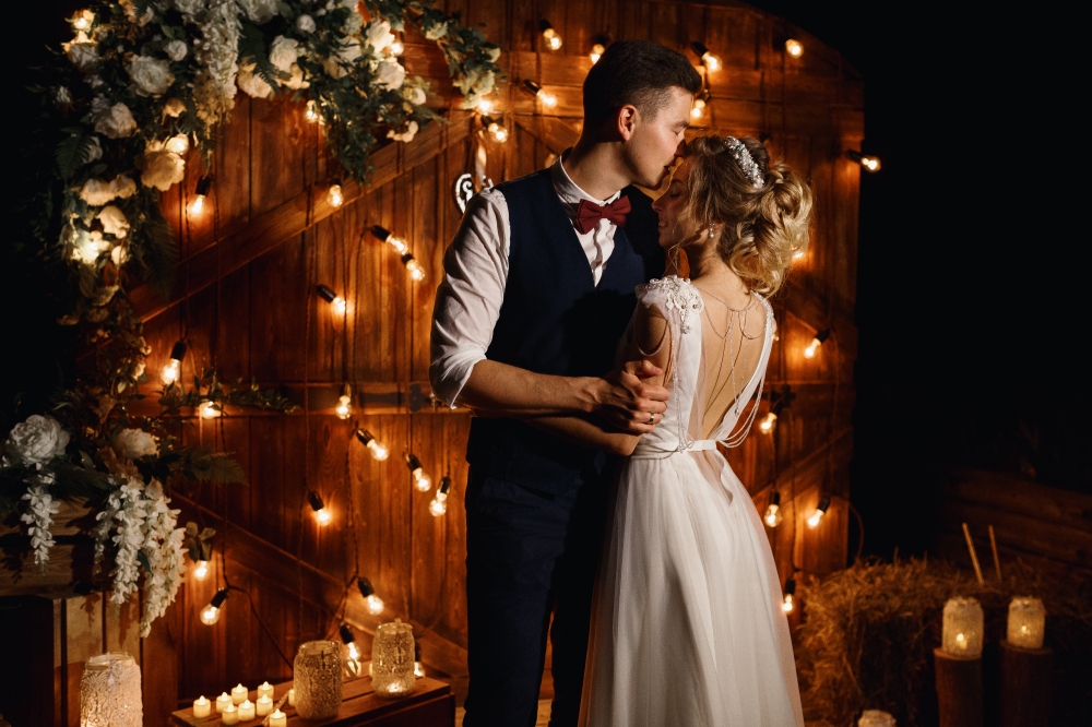 Зона Выездной регистрации вечером превратилась в зону зажжения Семейного очага (пока шел банкет, мы повесили ретро лампы и поставили свечи). Свадьба "Ключи от Сказки" (18.08.16)