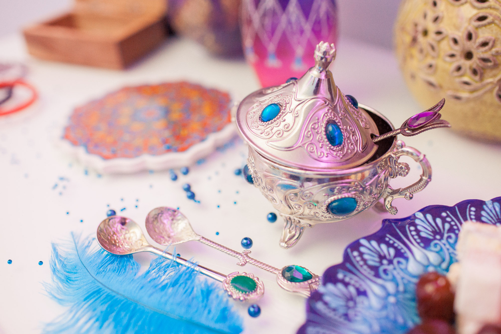 Утренние сборы Невесты в Восточном стиле. Каждая деталь и каждый предмет помогали создать атмосферу пряного Востока. ("Восток и павлины")