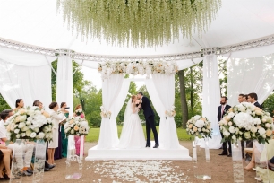 Арка на выездной регистрации