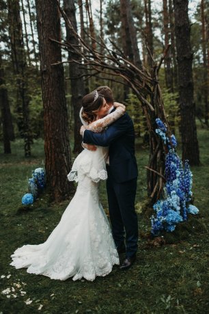 Великолепная арка, вписанная в лесную историю