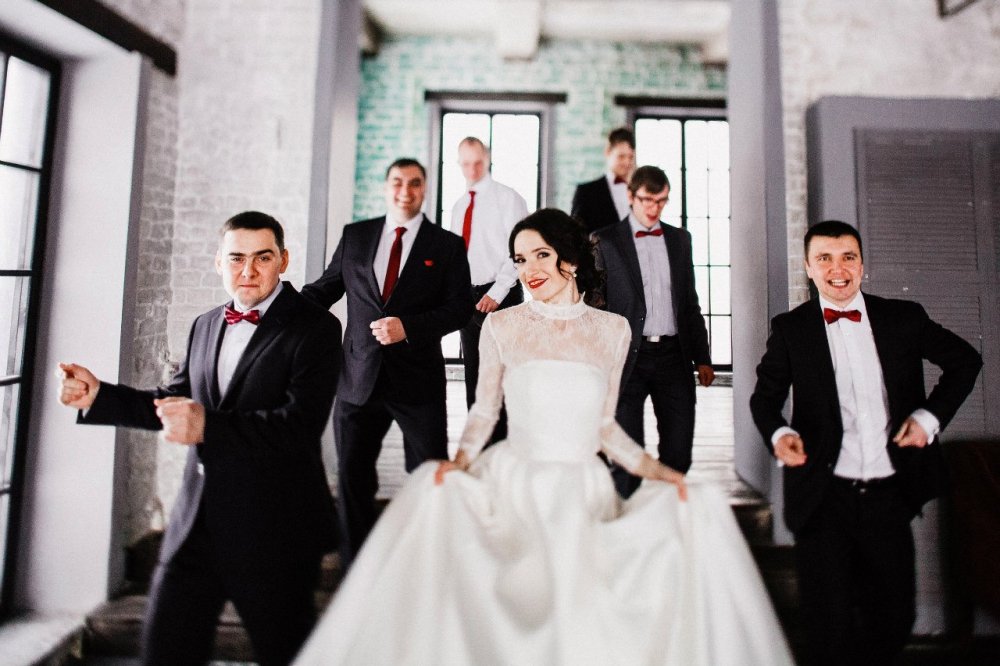 Организатор- Свадебная мастерская "Атмосфера" совместно
с Veil Wedding
Фотографы Анастасия и Денис Исаевы @anastasia_barsstudio
Видеограф- Денис Аганин
Ведущий-Никита Ватутин
Декор- Декор Мания
Флористика-Lacy Bird
