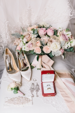 Пудровые детали невесты