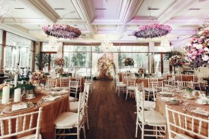 Роскошное цветочное оформление банкетного зала