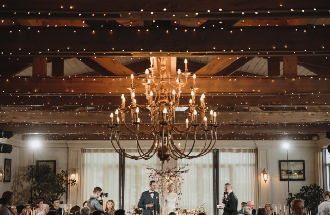 освещение на свадьбе, винтажная люстра в декоре свадьбы, организатор СТУДИЯ ОЛЬГИ КУПЦОВОЙ