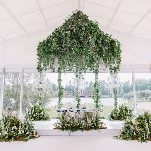 свадебный банкет в шатре, организатор СТУДИЯ ОЛЬГИ КУПЦОВОЙ