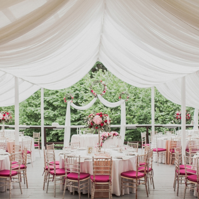 свадебный банкет в шатре, организатор СТУДИЯ ОЛЬГИ КУПЦОВОЙ