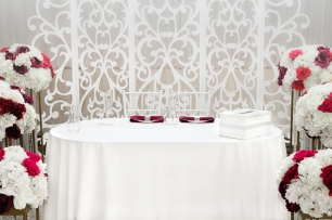 Декор в бело-винных оттенках