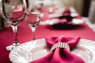 Декор в бело-винных оттенках