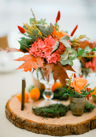 свадьба в оранжевом цвете, цветочная композиция для осенней свадьбы, организатор SKAZKA PROJECT