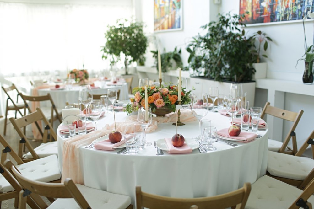 Персиковая свадьба Александра и Ксении
Фотограф Cupcake studio 
Декор Joys4Girls
Флористика Ukrashaem. Art&Flowers