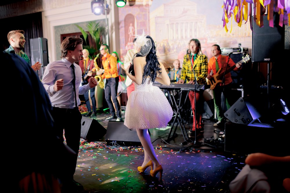 Зажигательный танец невесты