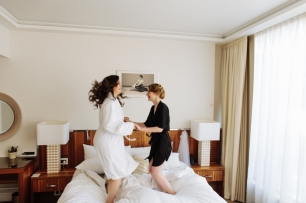 Веселое утро невесты с подругами