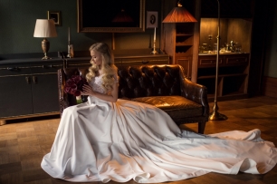 Фотосессия невесты в Доме Смирнова