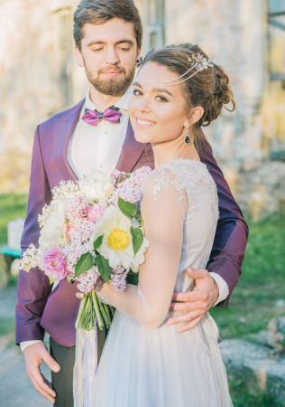 свадьба в фиолетовом цвете, фиолетовый пиджак жениха, организатор DOUBLE YOU