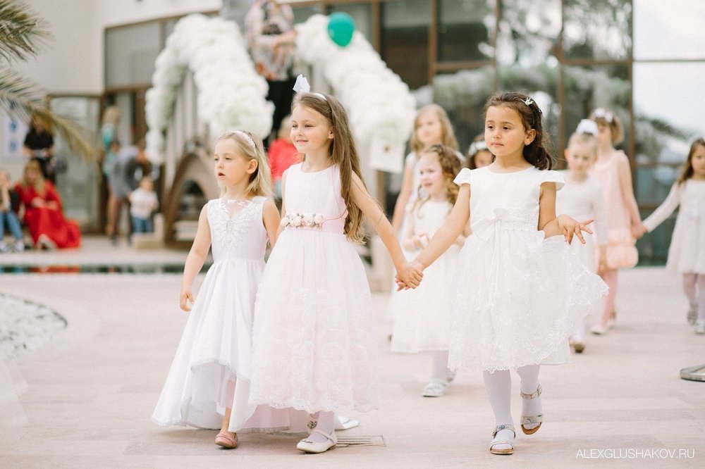 Модное дефиле в рамках свадебного проекта "Wedding Show&Beach Oarty-2016"  в Swissotel Resort Sochi Kamelia. 
Организатор и ведущая свадебной Церемонии-Наталия Третьякова 
