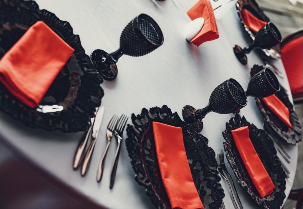 Брутальный декор для мужского праздника! Мы старались передать характер и настроение именинника в декоре и программе праздника! У нас были скрытые мотивы декора на любимую команду юбиляра! И конечно же сигары от кубинки и виски!