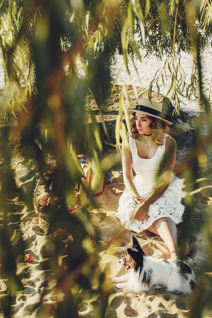 Прогулка с собачкой на пляже в Москве