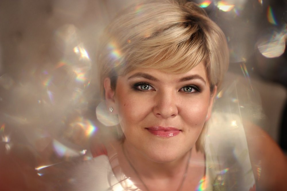 Ведущая Екатерина.