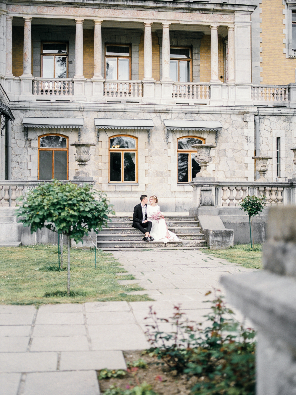 Свадьба в Крыму, прогулка у дворца.