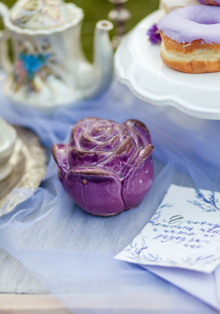 свадьба в фиолетовом цвете, свадебная сервировка, организатор BIG DAY