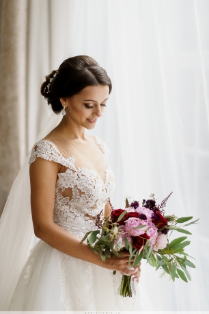 Яркая свадьба Сергея и Марины в яблоневом саду