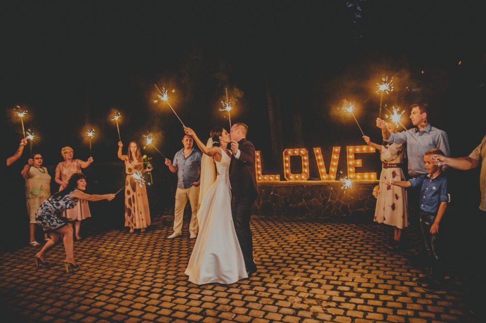 Вечерняя фотосессия
Светящиеся буквы Love