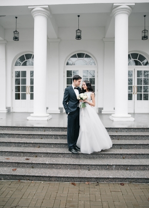 Счастливые молодожены