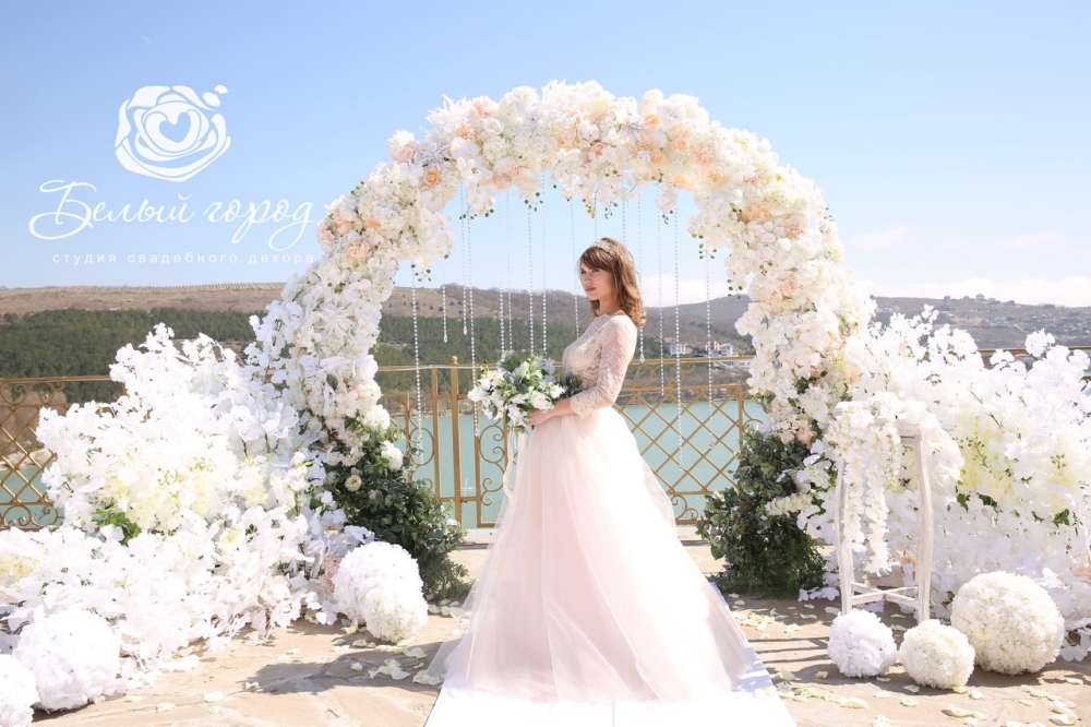 Абрау-Дюрсо, выездная регистрация -"КРЫЛЬЯ"